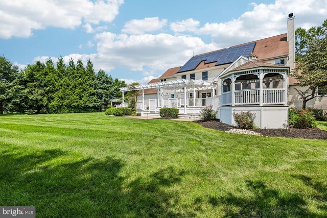 4 GOLDFINCH CT, Plainsboro, NJ 08536