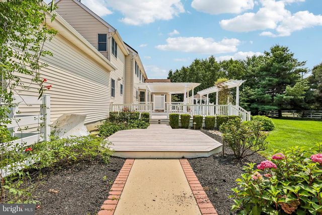 4 GOLDFINCH CT, Plainsboro, NJ 08536