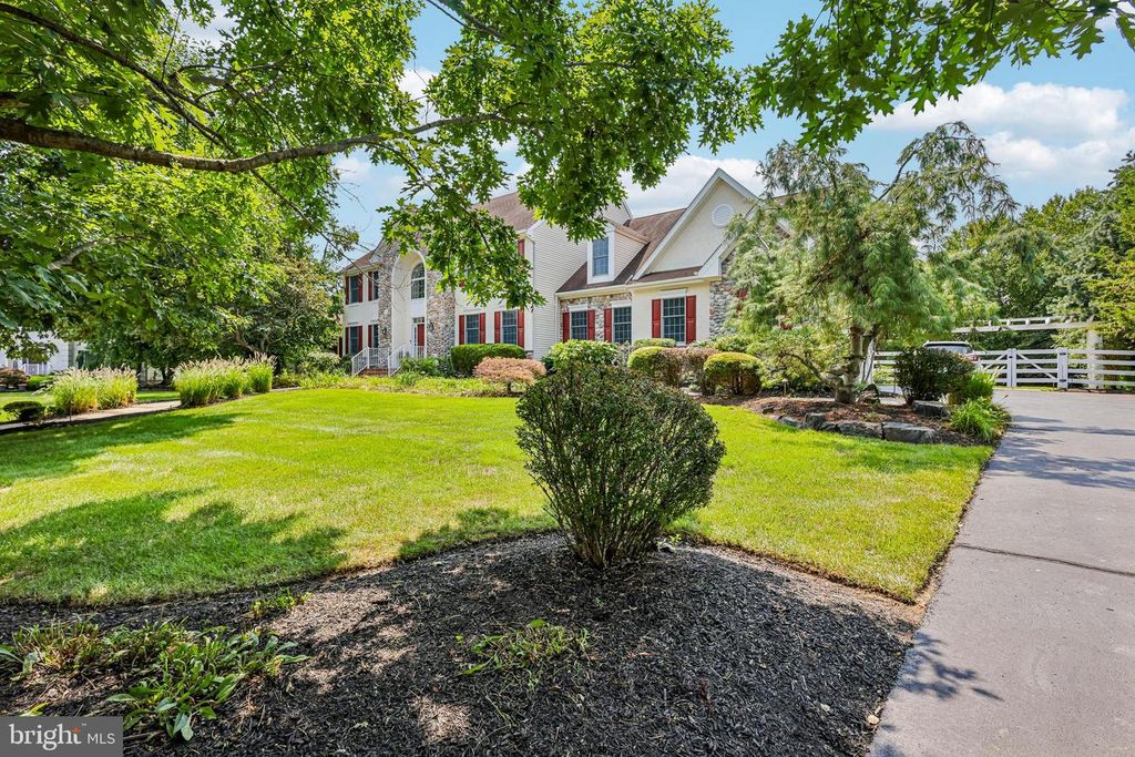 4 GOLDFINCH CT, Plainsboro, NJ 08536