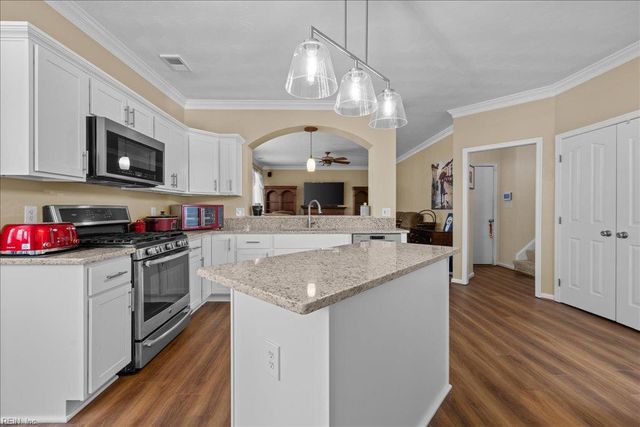 2485 Windy Pines BND, Virginia Beach, VA 23456