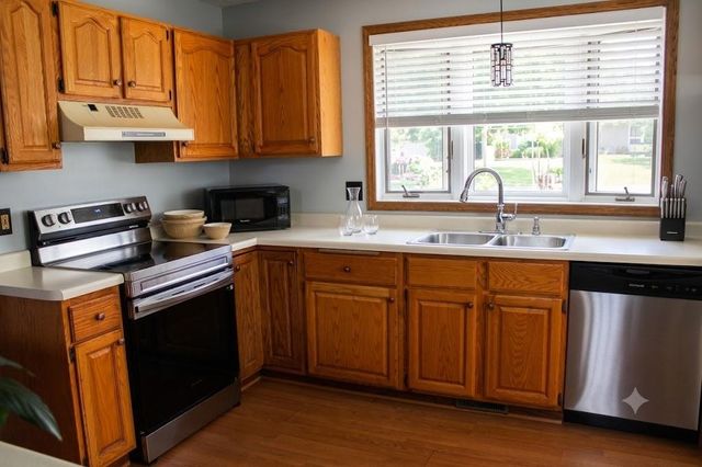 2401 Hazelwood Street, Maplewood, MN 55109