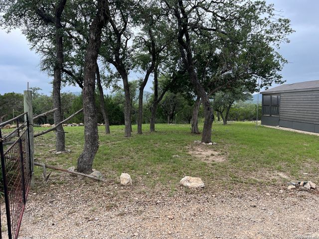 333 Spanish Oak, Bandera, TX 78003