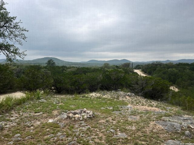 333 Spanish Oak, Bandera, TX 78003