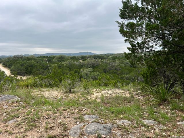 333 Spanish Oak, Bandera, TX 78003