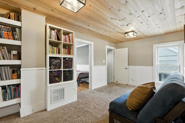 1820 SUMMIT, Hot Spring, SD 57747
