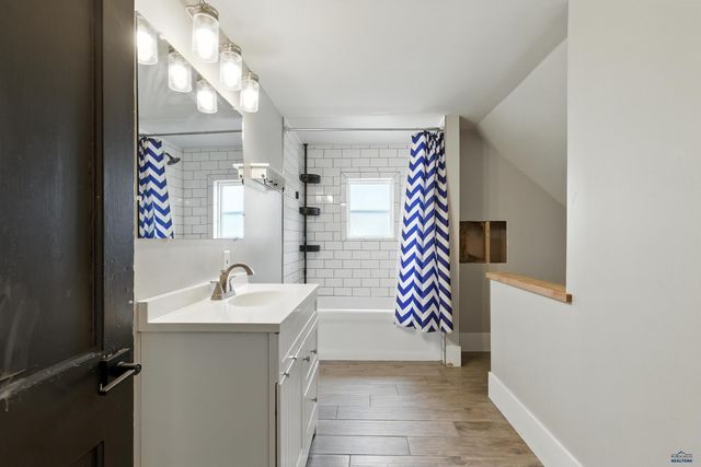1820 SUMMIT, Hot Spring, SD 57747