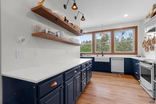 1820 SUMMIT, Hot Spring, SD 57747