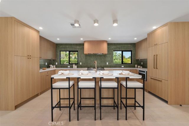 24621 Calvert Street, Woodland Hills, CA 91367