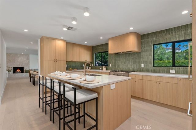 24621 Calvert Street, Woodland Hills, CA 91367