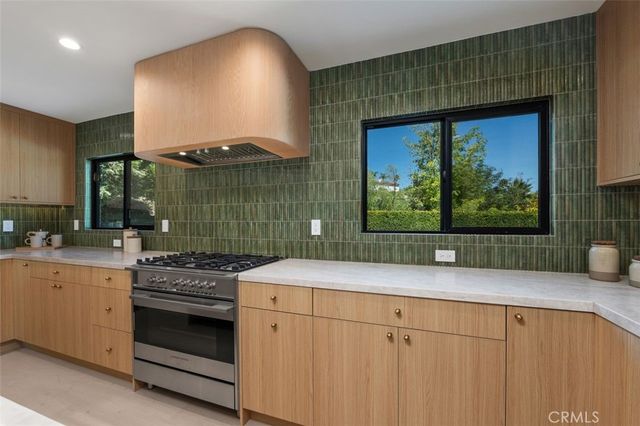 24621 Calvert Street, Woodland Hills, CA 91367