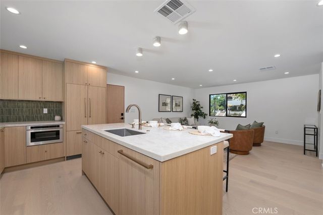 24621 Calvert Street, Woodland Hills, CA 91367
