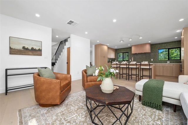24621 Calvert Street, Woodland Hills, CA 91367