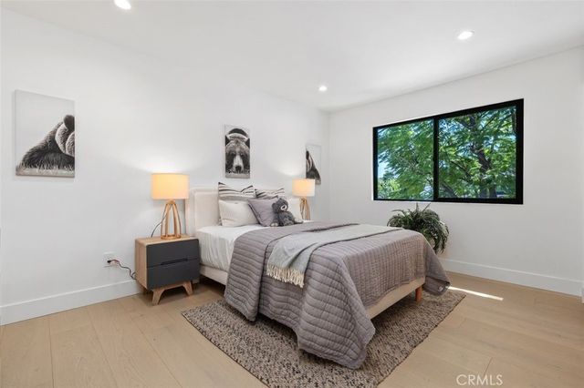 24621 Calvert Street, Woodland Hills, CA 91367