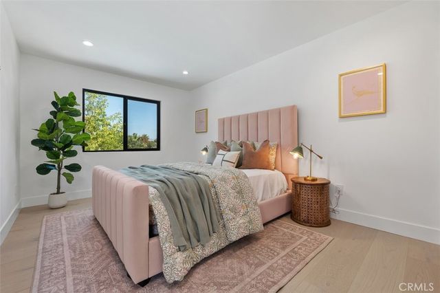 24621 Calvert Street, Woodland Hills, CA 91367