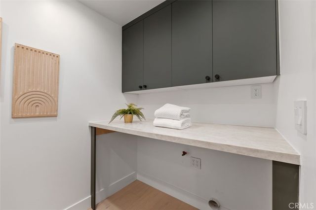 24621 Calvert Street, Woodland Hills, CA 91367