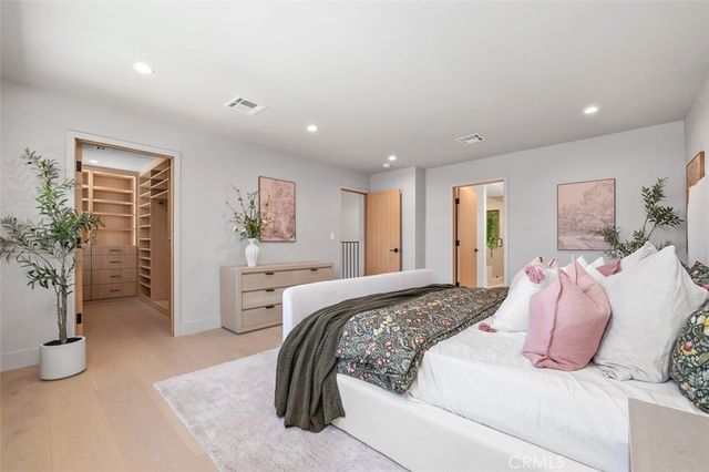 24621 Calvert Street, Woodland Hills, CA 91367