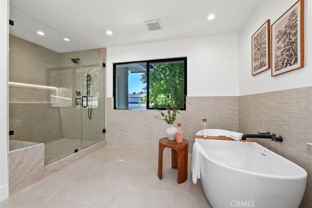 24621 Calvert Street, Woodland Hills, CA 91367