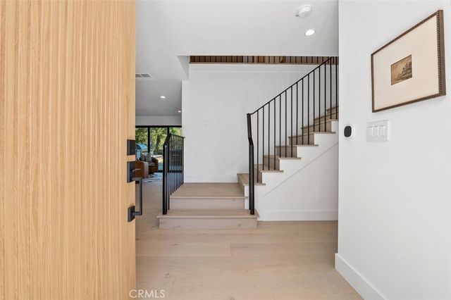 24621 Calvert Street, Woodland Hills, CA 91367