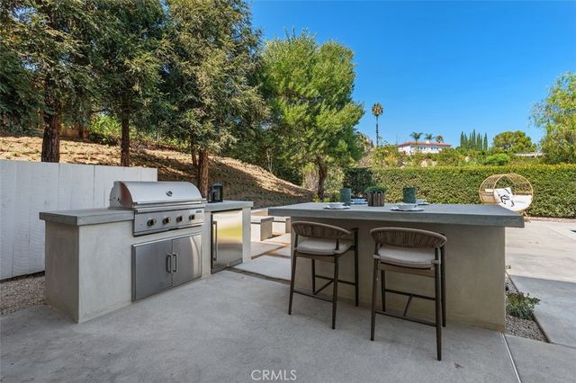 24621 Calvert Street, Woodland Hills, CA 91367