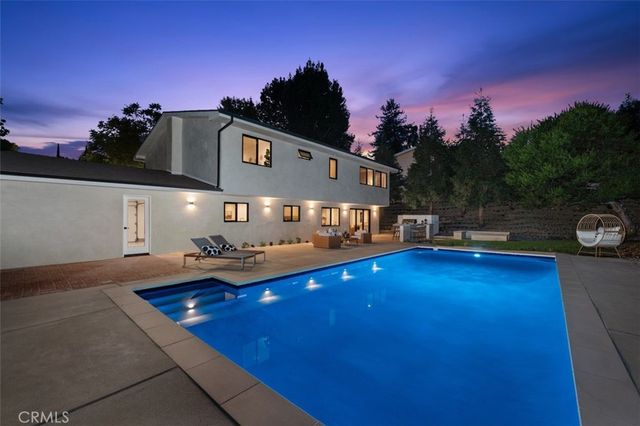 24621 Calvert Street, Woodland Hills, CA 91367