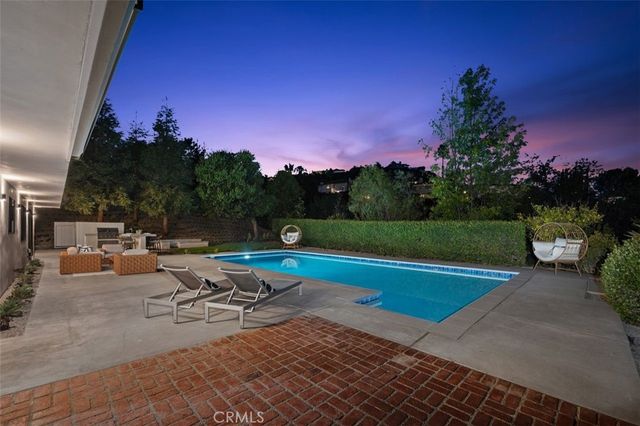 24621 Calvert Street, Woodland Hills, CA 91367