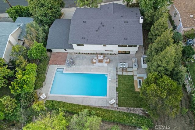 24621 Calvert Street, Woodland Hills, CA 91367