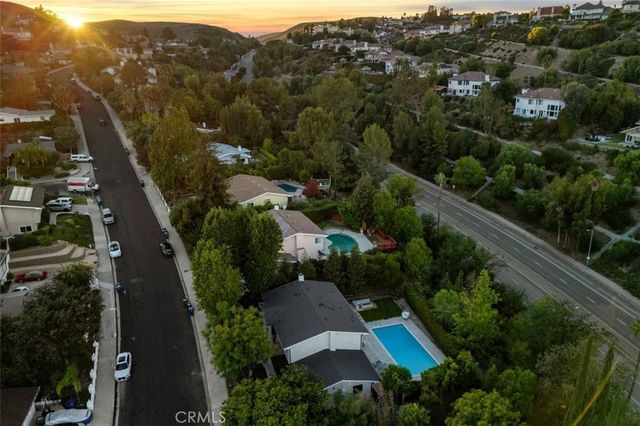 24621 Calvert Street, Woodland Hills, CA 91367