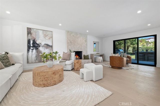 24621 Calvert Street, Woodland Hills, CA 91367