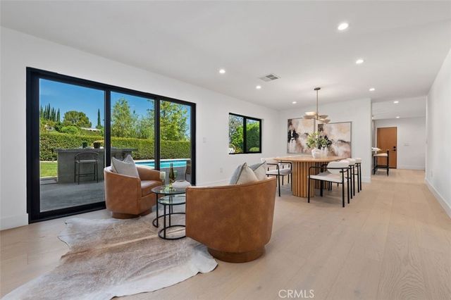 24621 Calvert Street, Woodland Hills, CA 91367