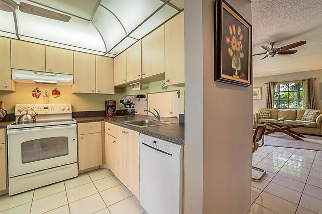 5231 Copperleaf Circle, Delray Beach, FL 33484