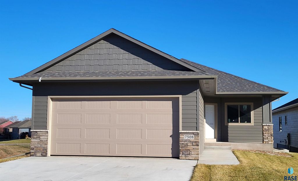 7504 W Flowerfields Pl, Sioux Falls, SD 57106