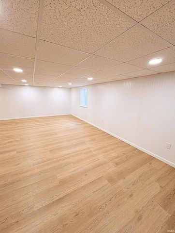 21 Yvonna Street, Leesburg, IN 46538