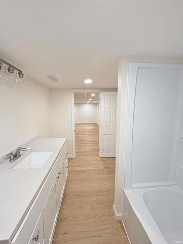 21 Yvonna Street, Leesburg, IN 46538