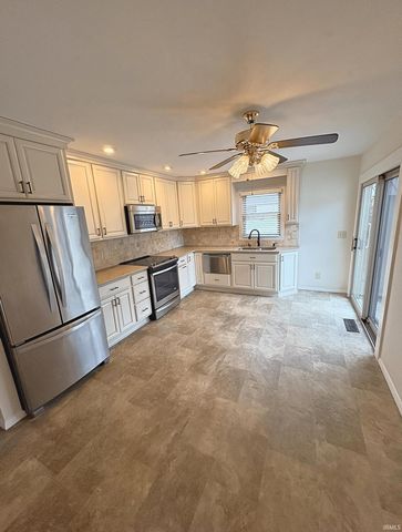 21 Yvonna Street, Leesburg, IN 46538