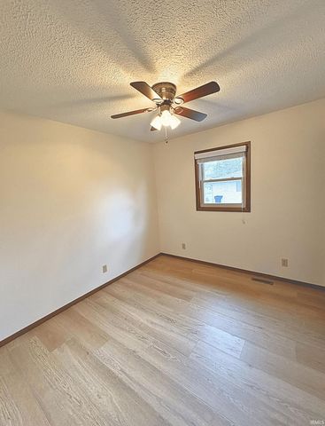 21 Yvonna Street, Leesburg, IN 46538