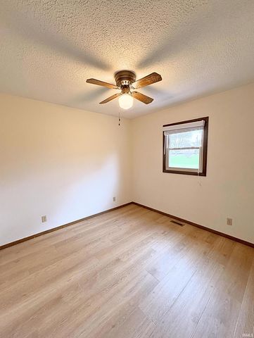 21 Yvonna Street, Leesburg, IN 46538