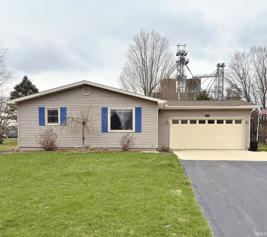 21 Yvonna Street, Leesburg, IN 46538