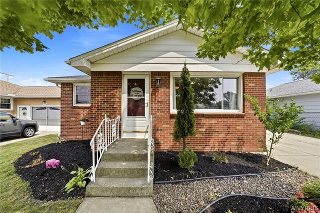 29 Bay Lane, Cheektowaga, NY 14225