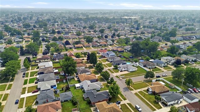 29 Bay Lane, Cheektowaga, NY 14225