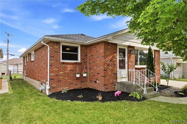 29 Bay Lane, Cheektowaga, NY 14225