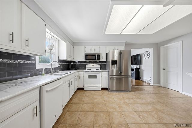 29 Bay Lane, Cheektowaga, NY 14225