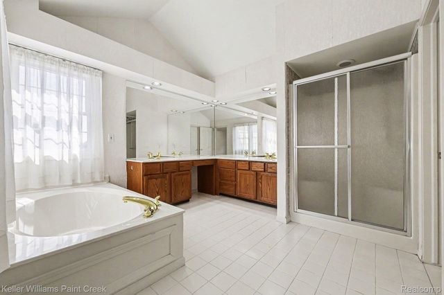 1432 Oakmont Court, Orion Charter Township, MI 48362