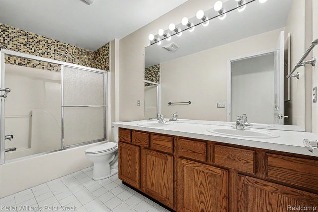 1432 Oakmont Court, Orion Charter Township, MI 48362