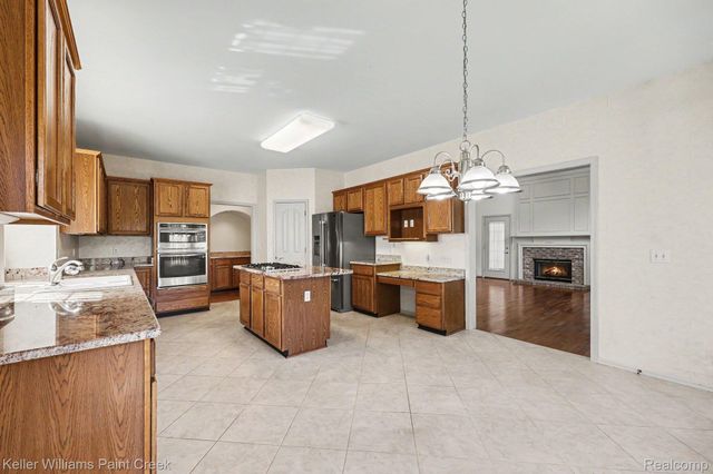 1432 Oakmont Court, Orion Charter Township, MI 48362
