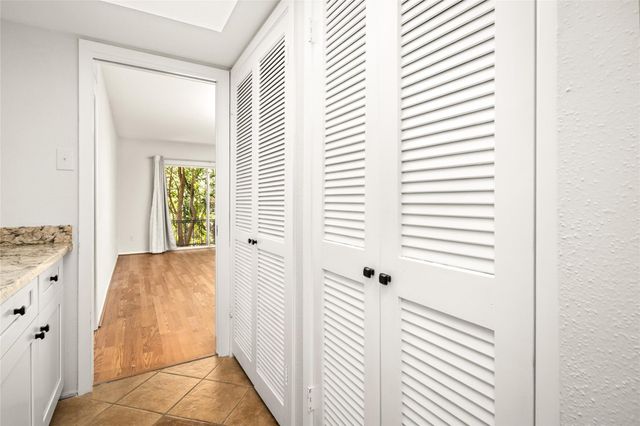 2238 S Piney Point Road 102, Houston, TX 77063