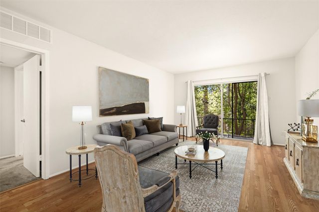 2238 S Piney Point Road 102, Houston, TX 77063