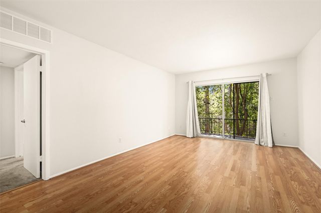 2238 S Piney Point Road 102, Houston, TX 77063