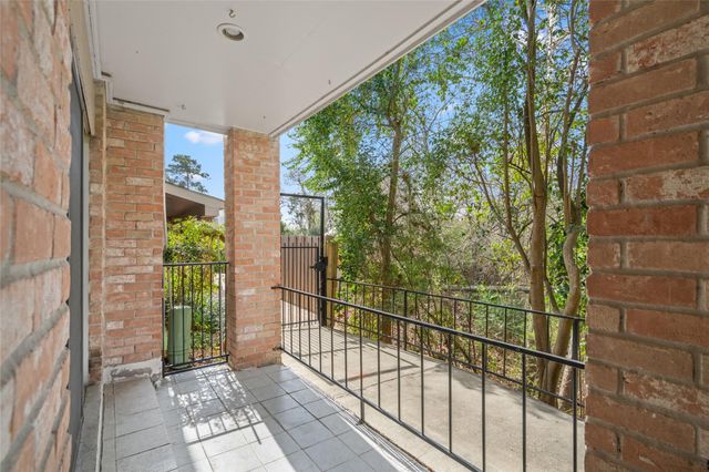 2238 S Piney Point Road 102, Houston, TX 77063