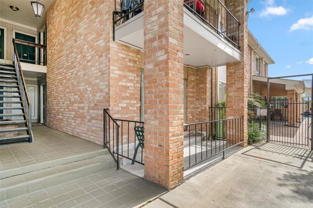 2238 S Piney Point Road 102, Houston, TX 77063