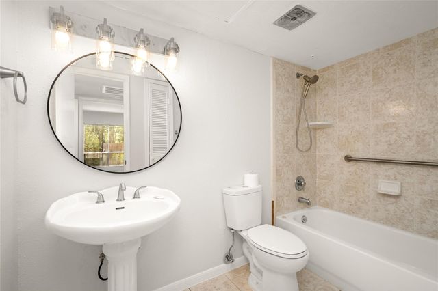 2238 S Piney Point Road 102, Houston, TX 77063